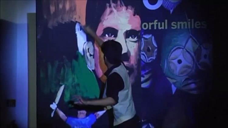 Vilas Nayak painting Master Blaster Sachin Tendulkar for India Inclusion Summit
